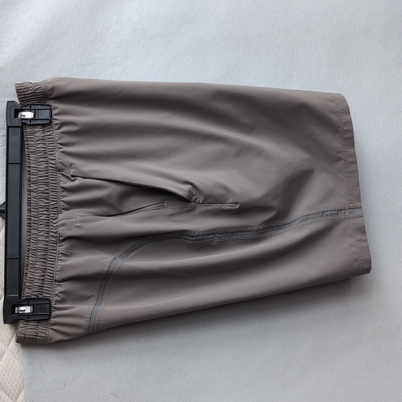 Lululemon Pace Breaker Lined 9" - Picture 6 of 9